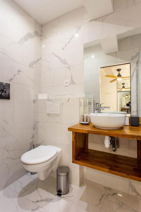 Stunning - 3br-10p - Bastille-voltaire *